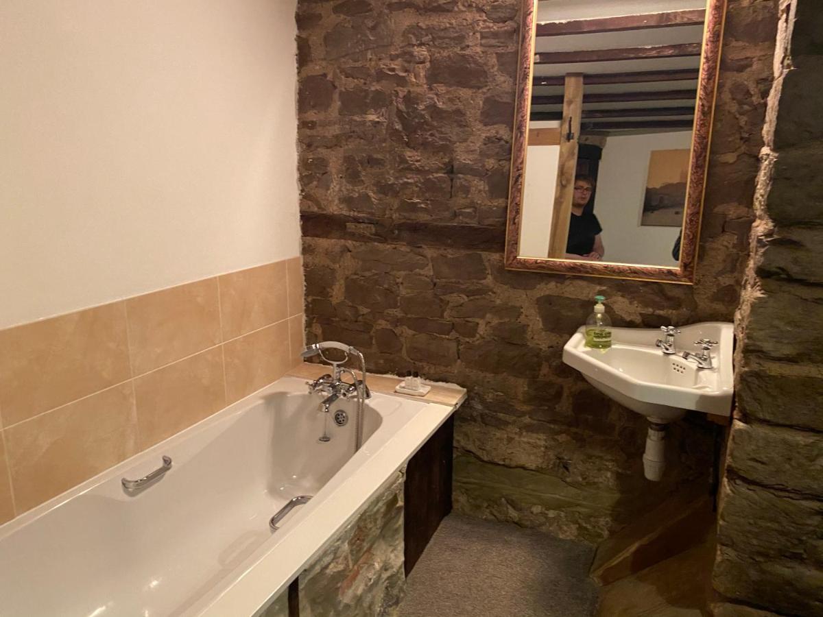 Crosskeys Inn Guest Rooms In Wye Valley Goodrich Екстериор снимка